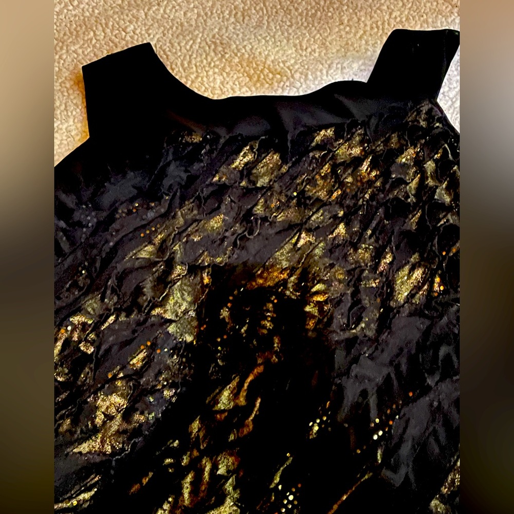Woman’s frilly Tank Top! Black with gold inlay metallic! Size 2 X- pre owned